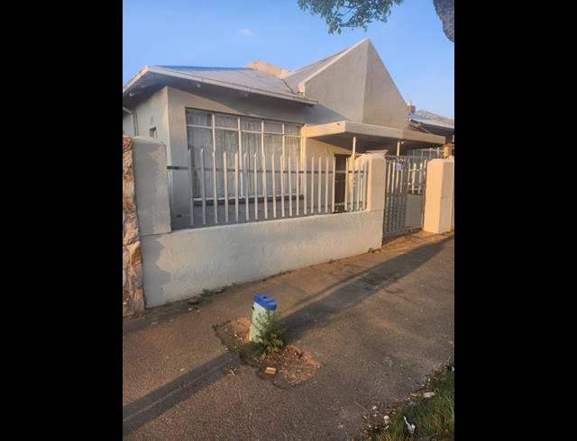 2 BEDROOM HOUSE FOR SALE IN KENILWORTH